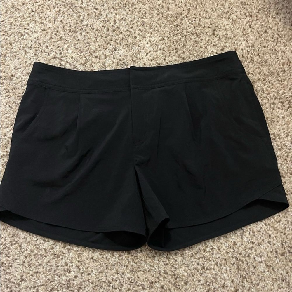 Women’s Athleta Cargo Shorts